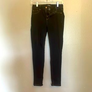D Jeans dark was skinny jeans; these jeans have a great stretch! Ankle length